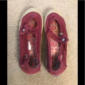 Maroon Keds flats w/buckle & fringe lining - sz 8